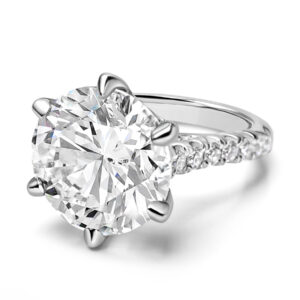 Round Brilliant Cut Diamond Engagement Ring With 6 Prongs in Platinum