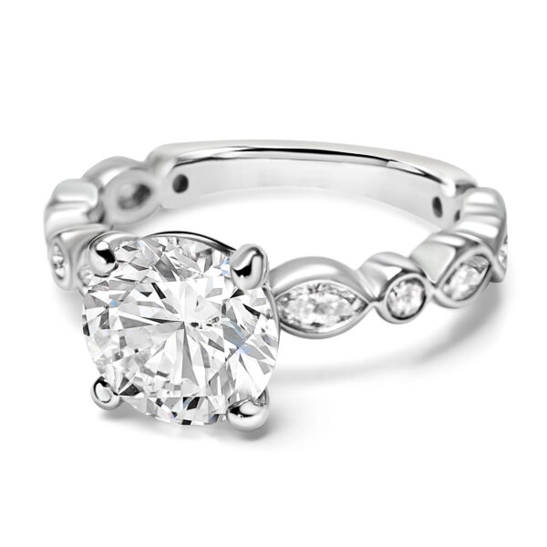 Round Brilliant Cut Diamond Engagement Ring in Platinum